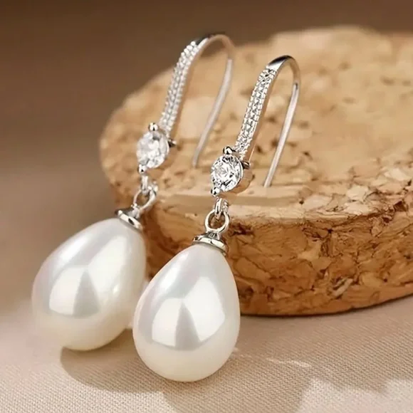 NWOT - Elegant Teardrop Shaped Pearl Earrings - Picture 5 of 7